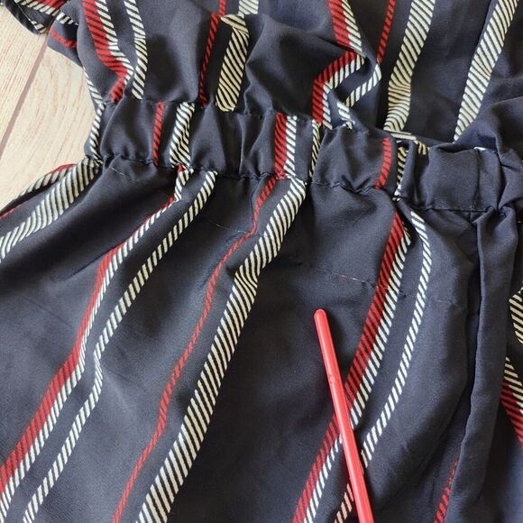 Hint of Blush striped faux wrap elastic waist romper sz S - Picture 11 of 11